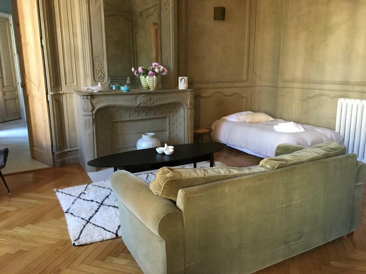 Une Nuit Au Chateau Lione Esterno foto